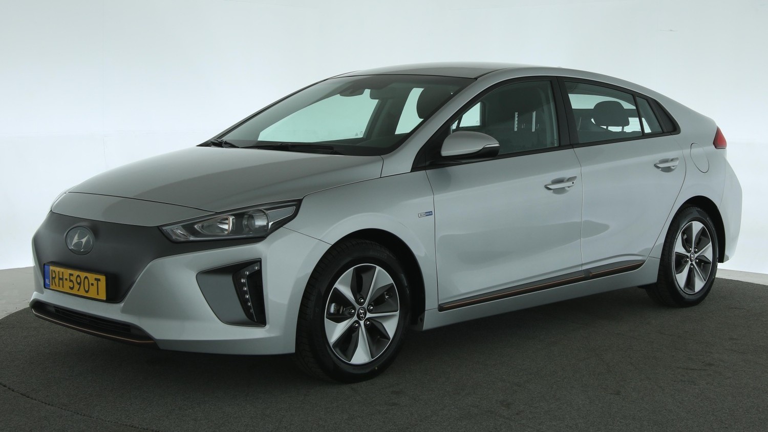 Hyundai Ioniq Hatchback 2018 RH-590-T 1