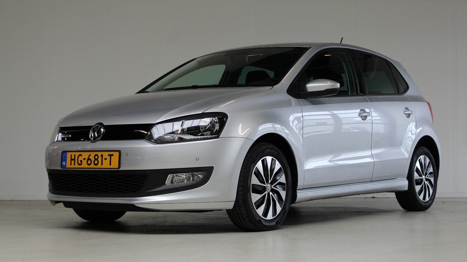 Volkswagen Polo Hatchback 2015 HG-681-T 1