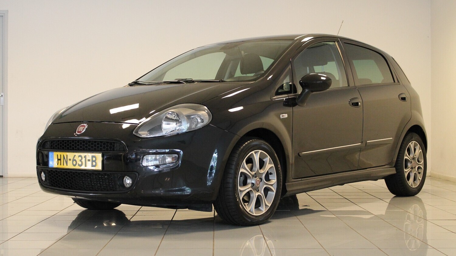 Fiat Punto Evo Hatchback 2015 HN-631-B 1