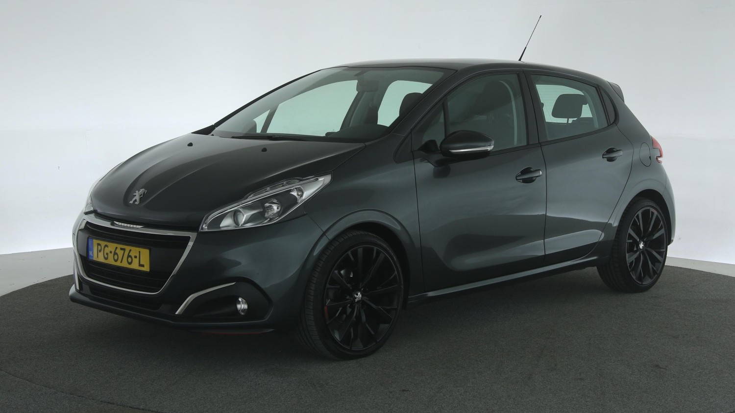 Peugeot 208 Hatchback 2017 PG-676-L 1