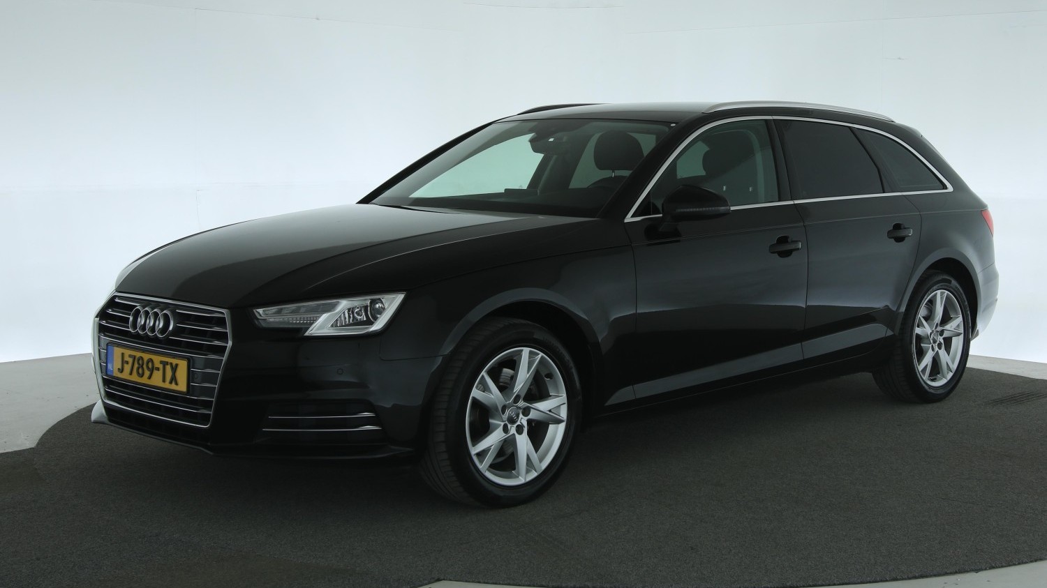 Audi A4 Station 2016 J-789-TX 1