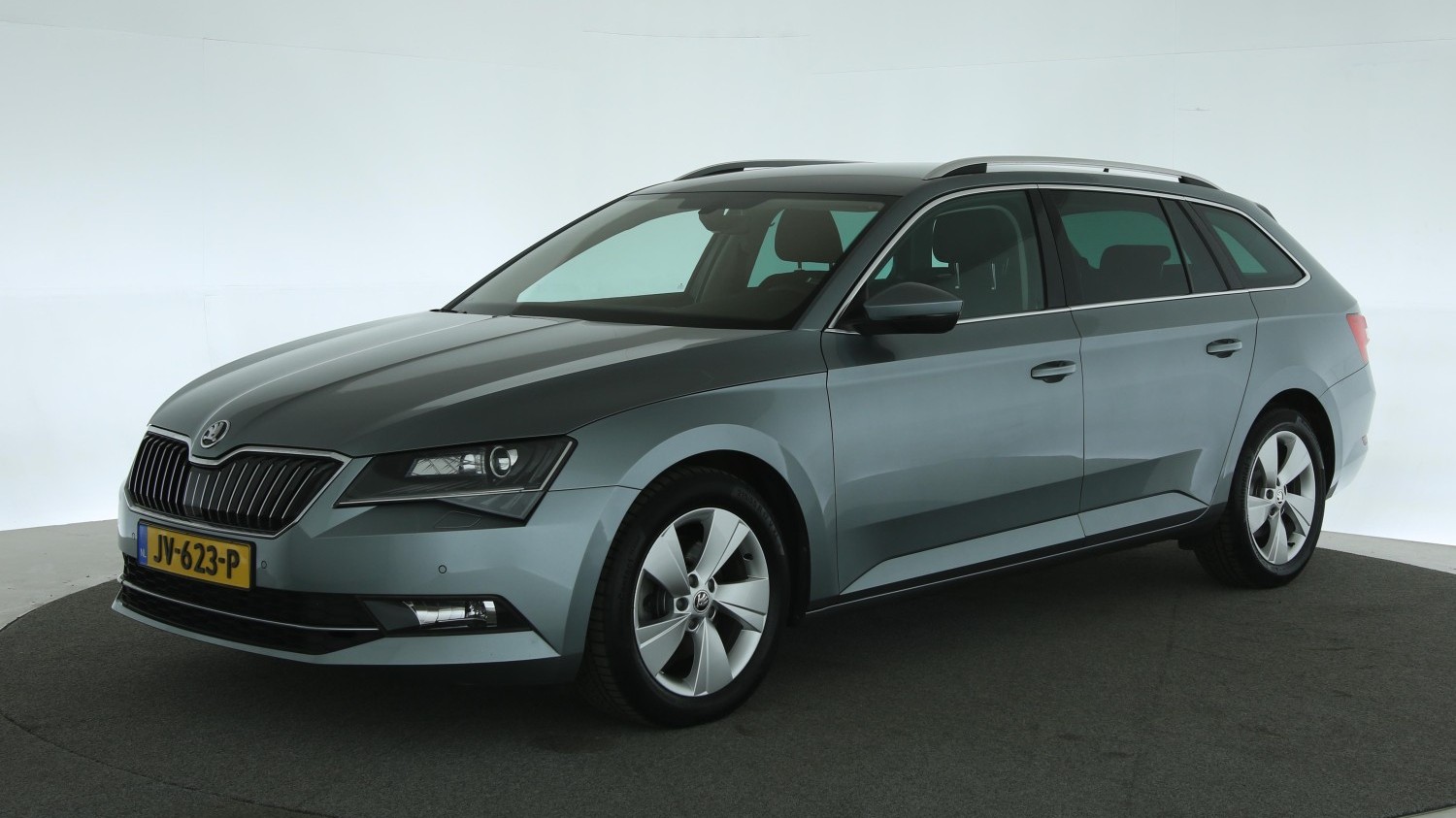 Skoda Superb Station 2016 JV-623-P 1