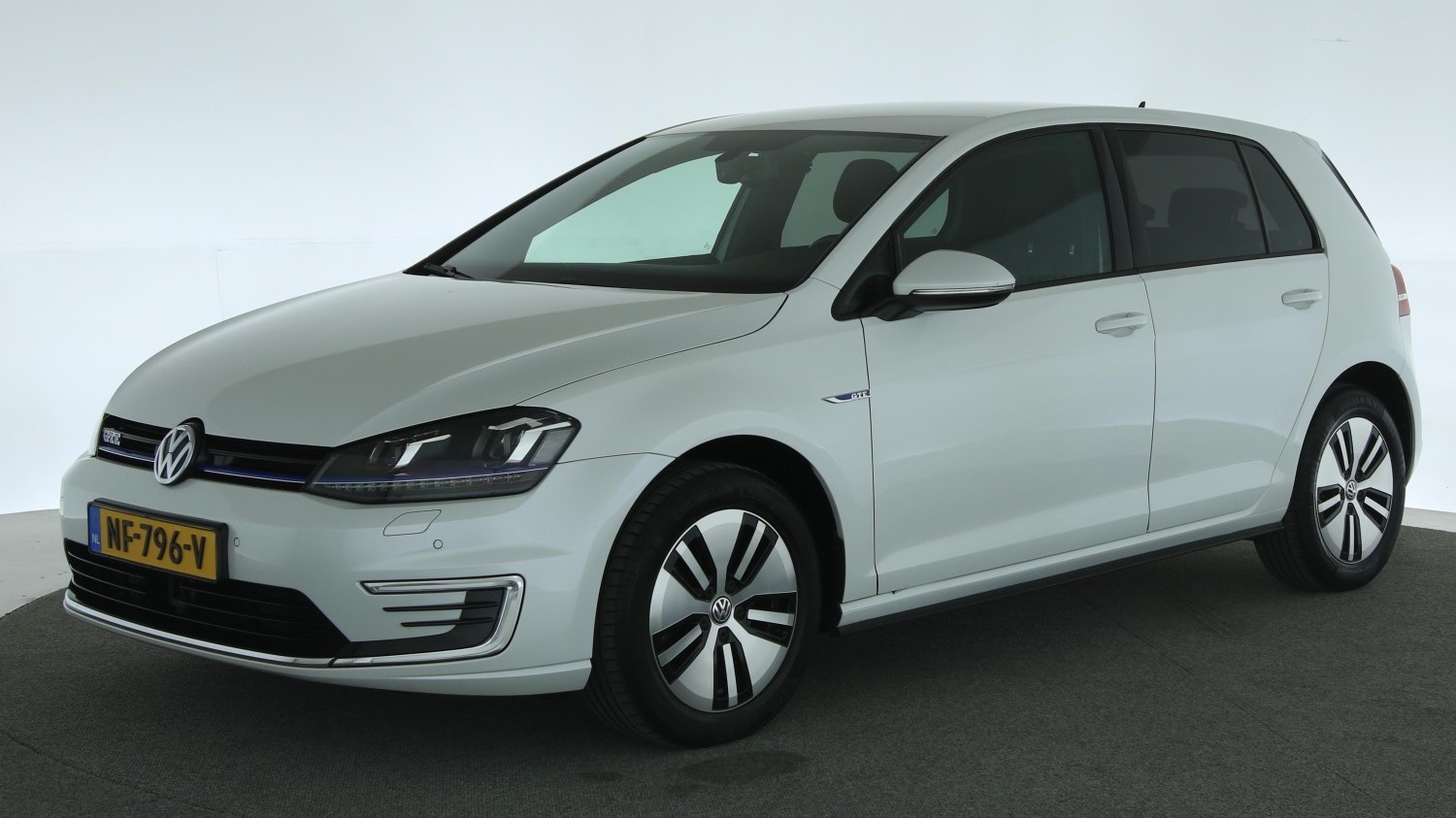 Volkswagen Golf Hatchback 2015 NF-796-V 1