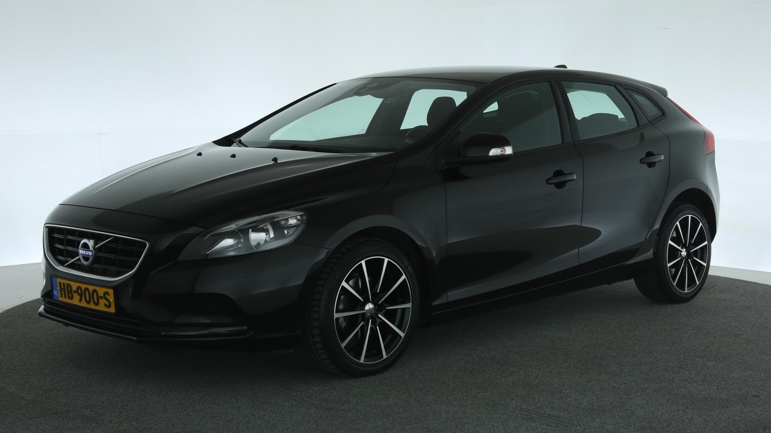 Volvo V40 Hatchback 2015 HB-900-S 1