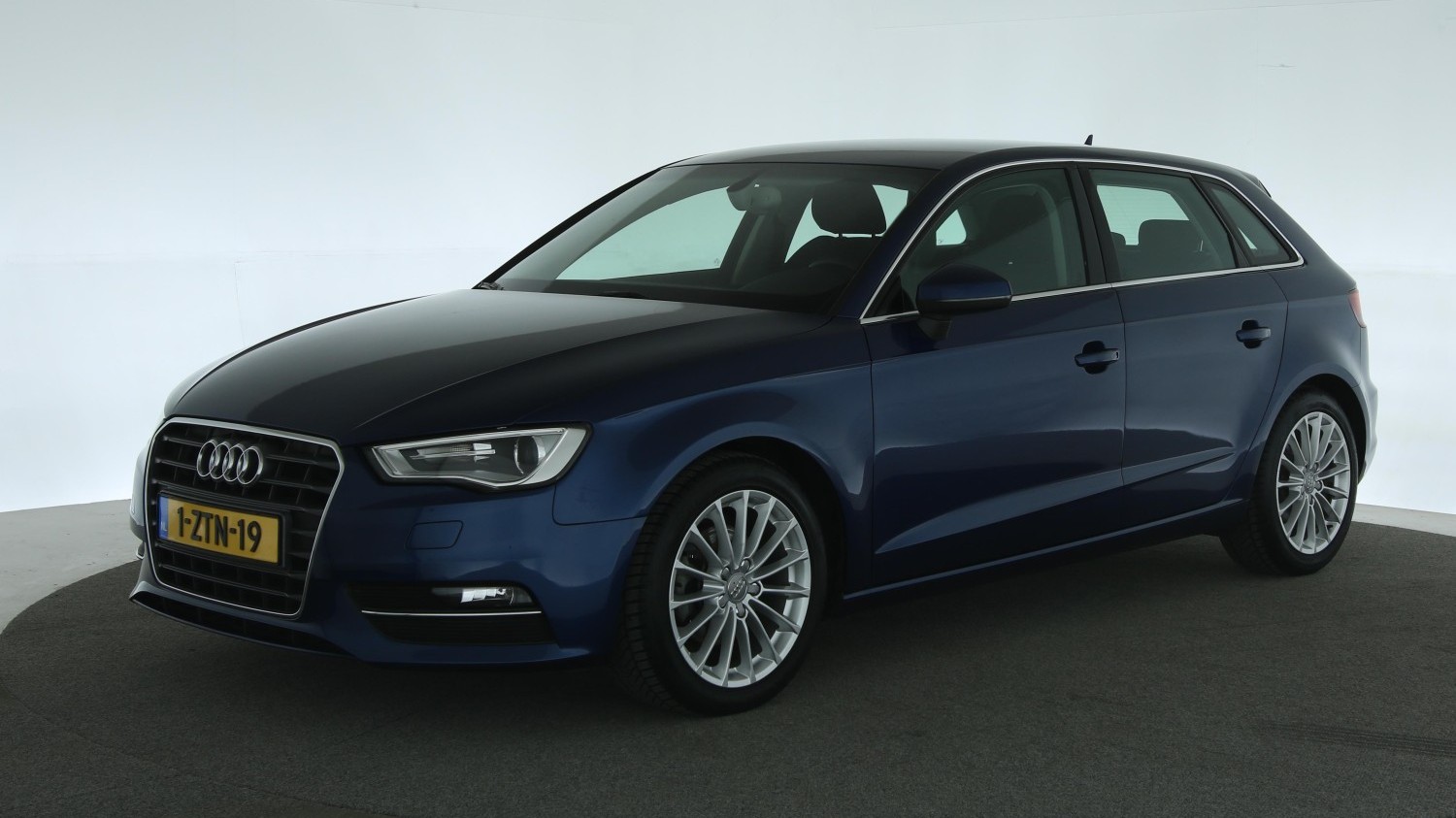 Audi A3 Hatchback 2015 1-ZTN-19 1