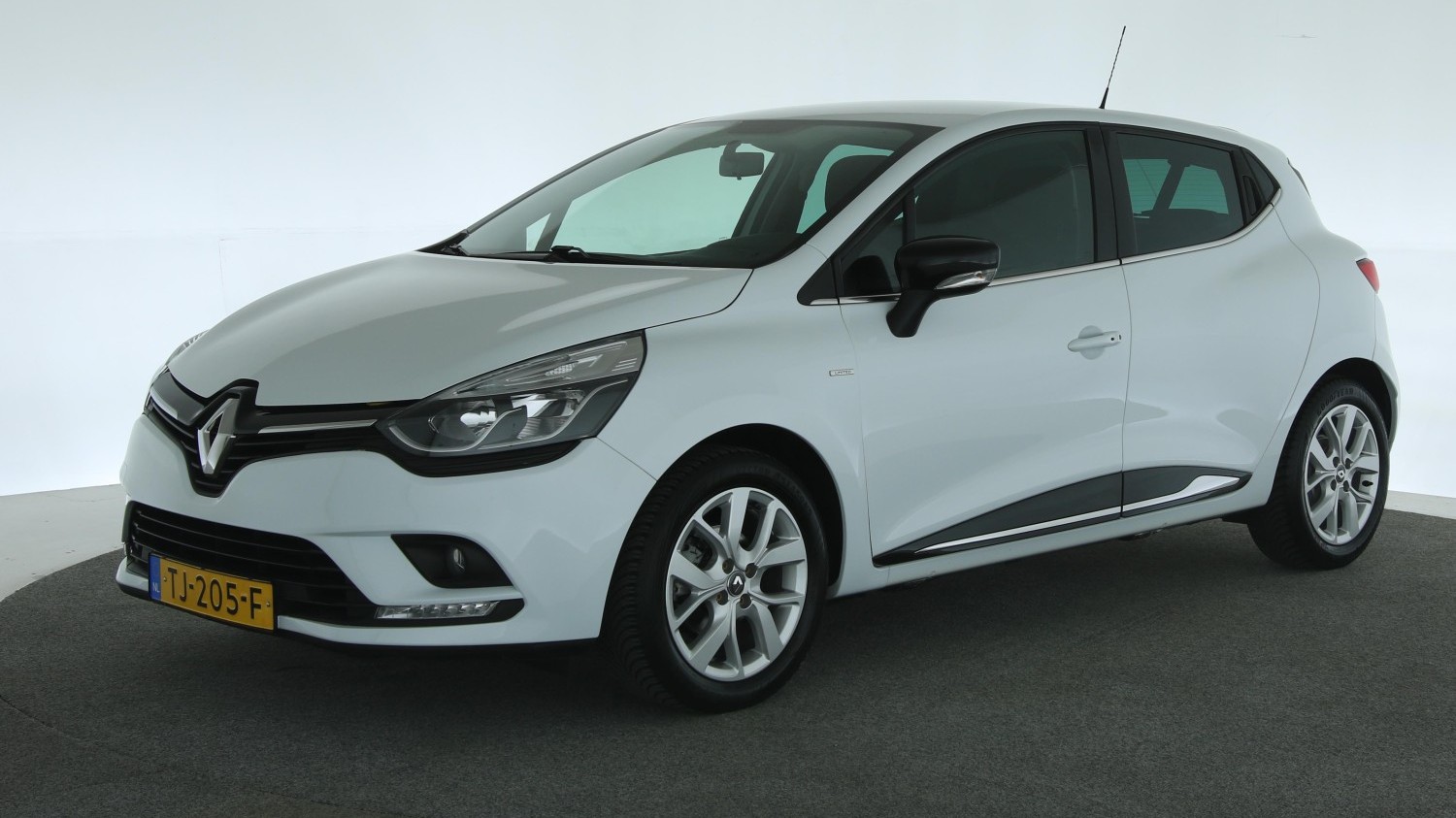 Renault Clio Hatchback 2018 TJ-205-F 1