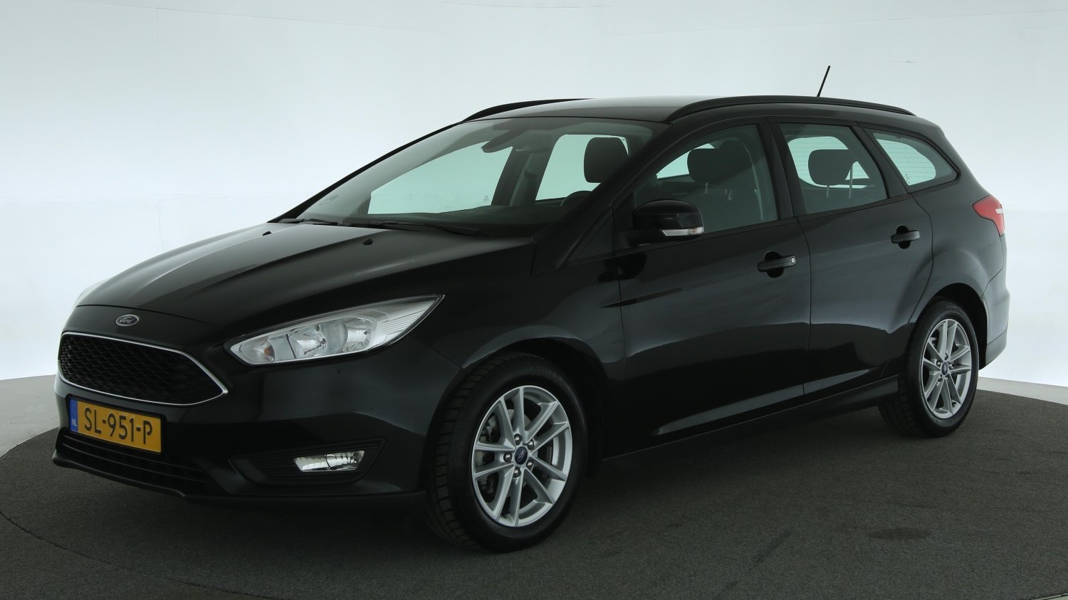Ford Focus Station 2018 SL-951-P 1