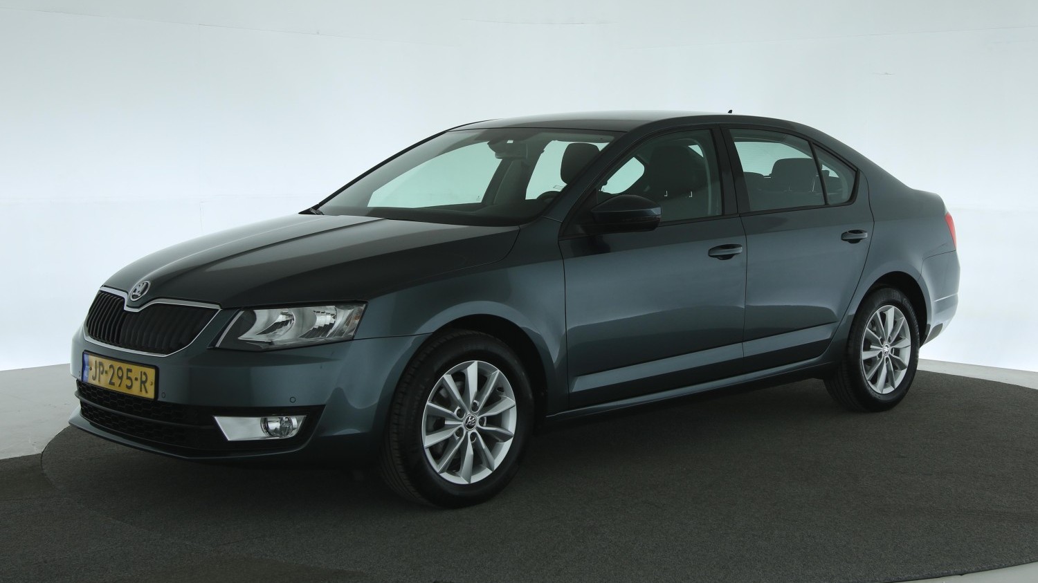 Skoda Octavia Hatchback 2016 JP-295-R 1
