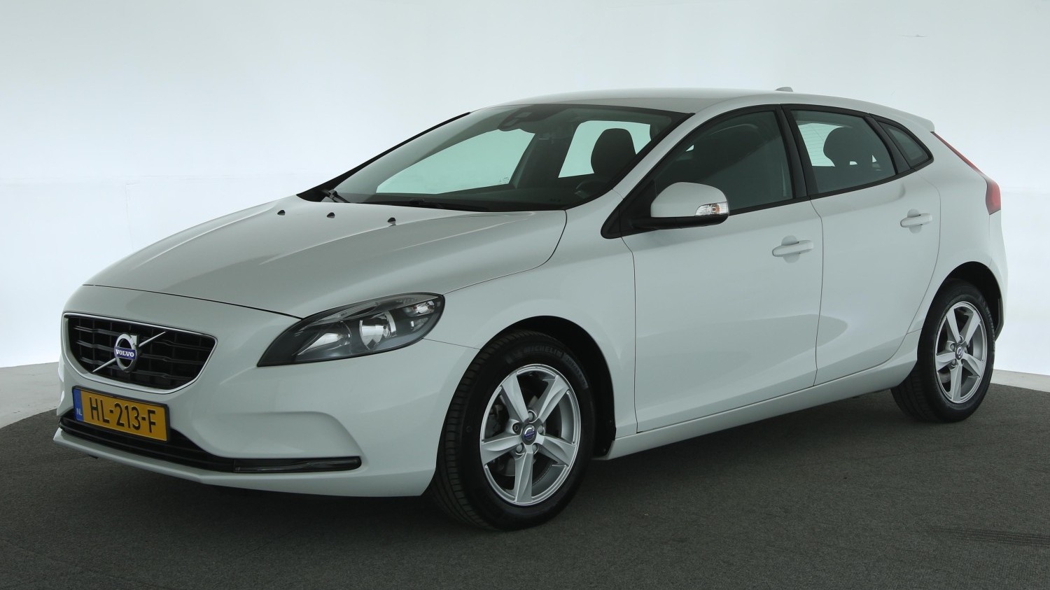 Volvo V40 Hatchback 2015 HL-213-F 1