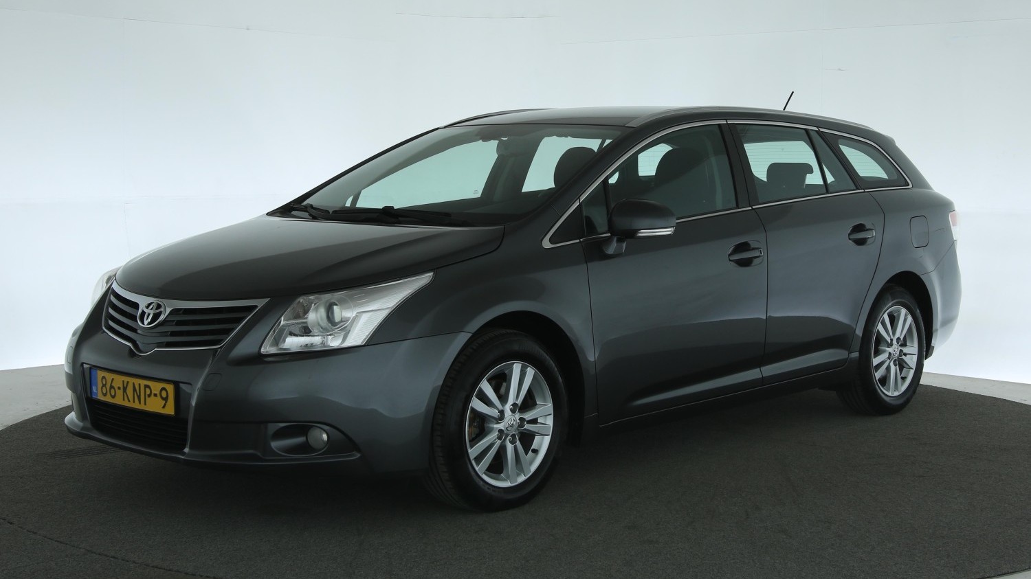 Toyota Avensis Station 2010 86-KNP-9 1