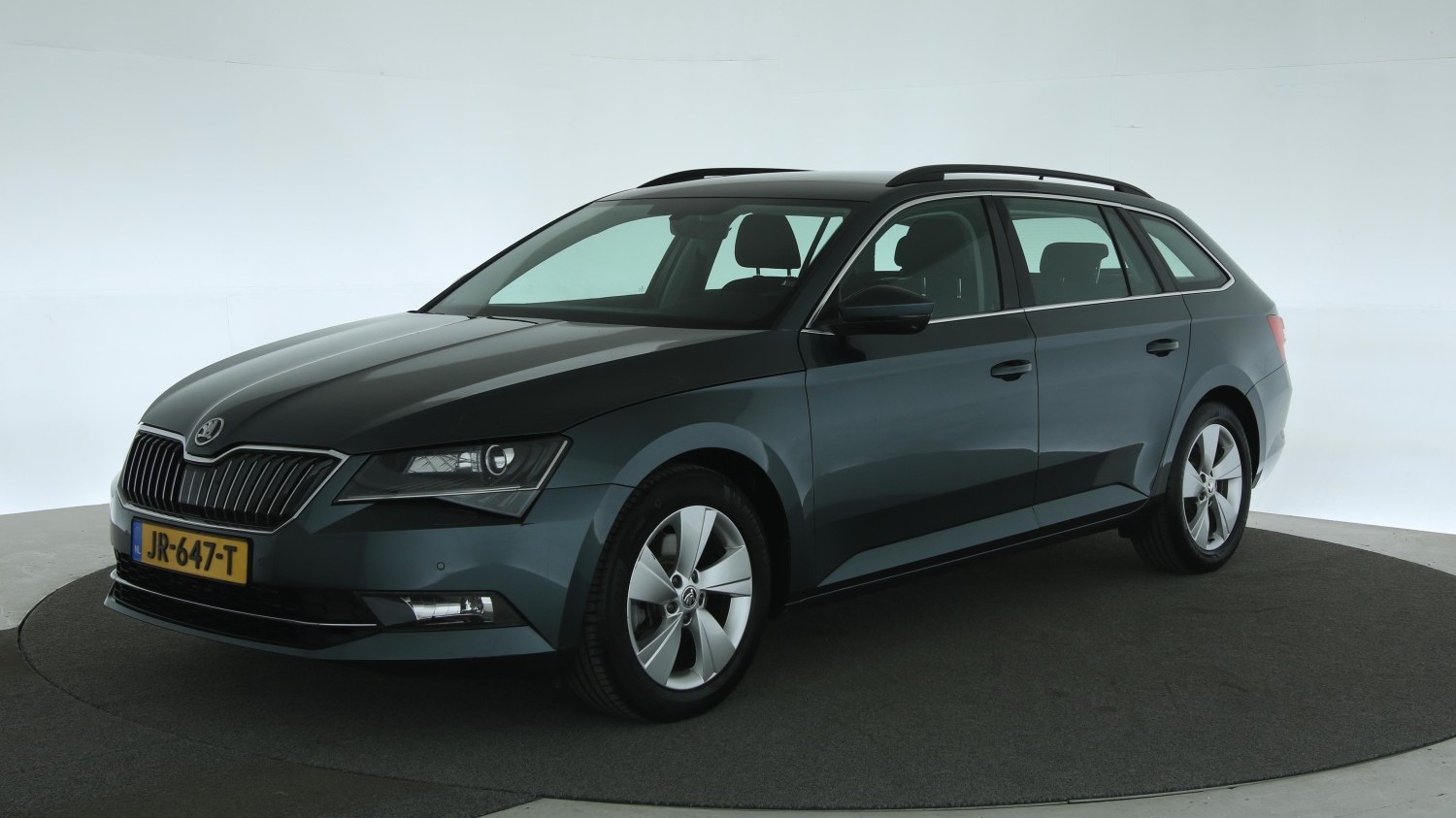 Skoda Superb Station 2016 JR-647-T 1