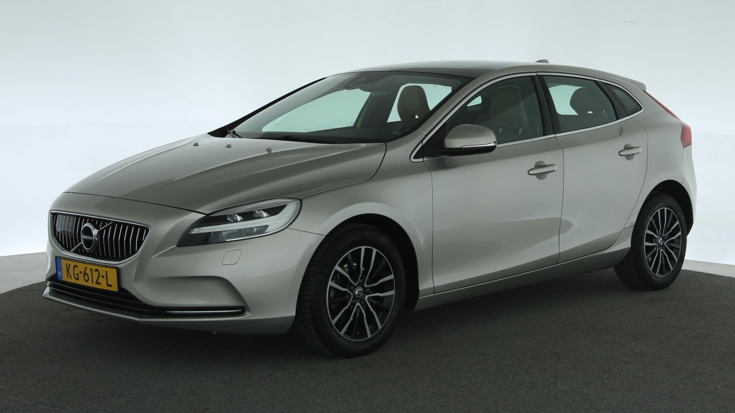 Volvo V40 Hatchback 2016 KG-612-L 1