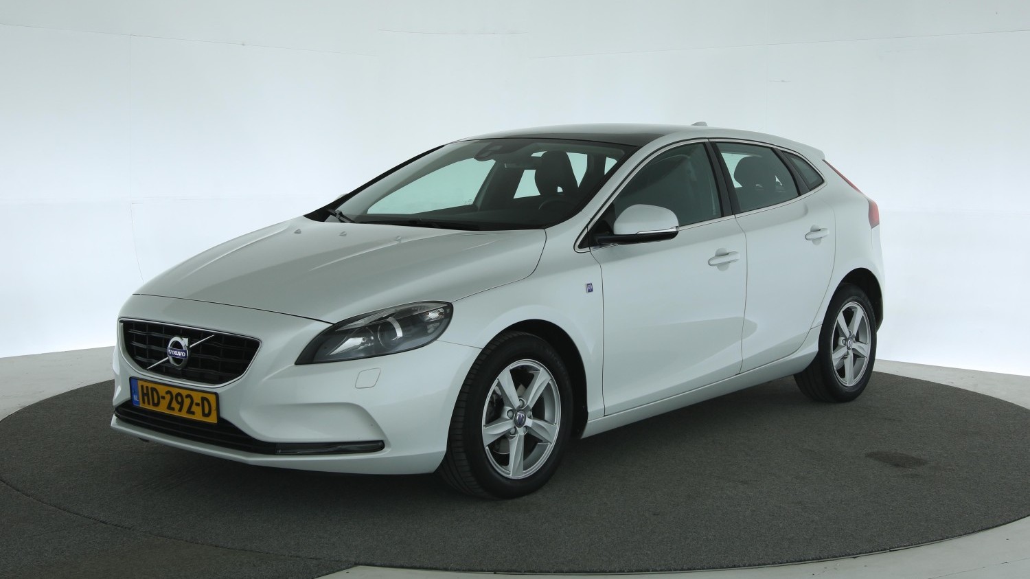 Volvo V40 Hatchback 2015 HD-292-D 1