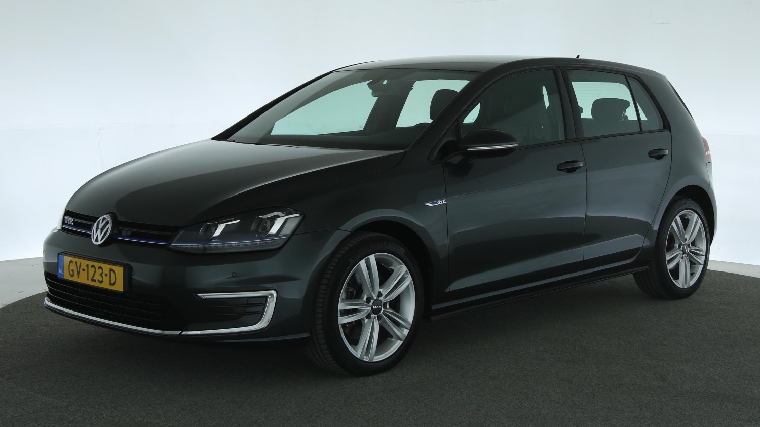 Volkswagen Golf Hatchback 2015 GV-123-D 1