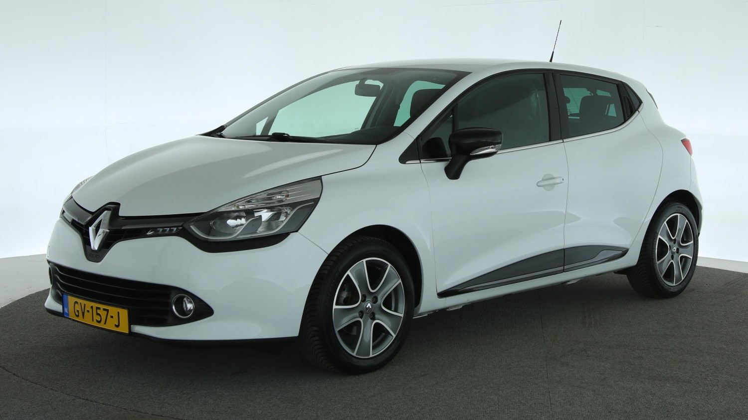 Renault Clio Hatchback 2015 GV-157-J 1