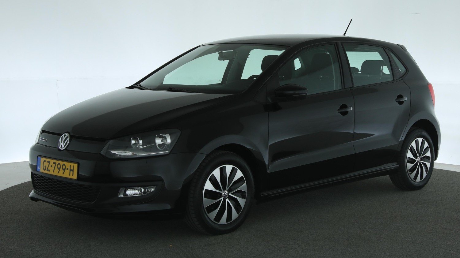 Volkswagen Polo Hatchback 2015 GZ-799-H 1