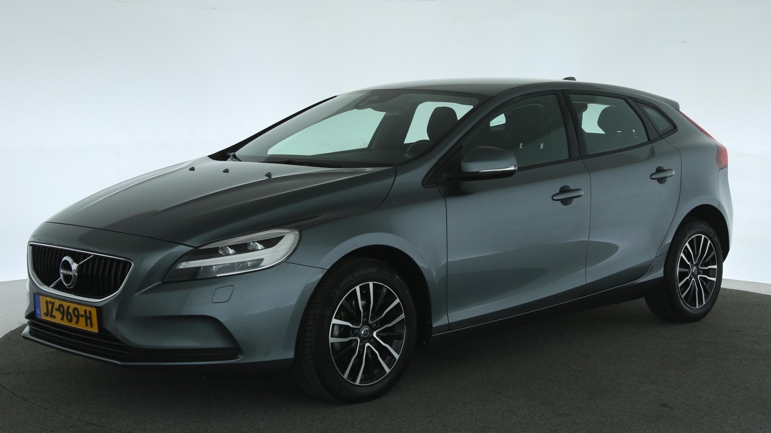 Volvo V40 Hatchback 2016 JZ-969-H 1
