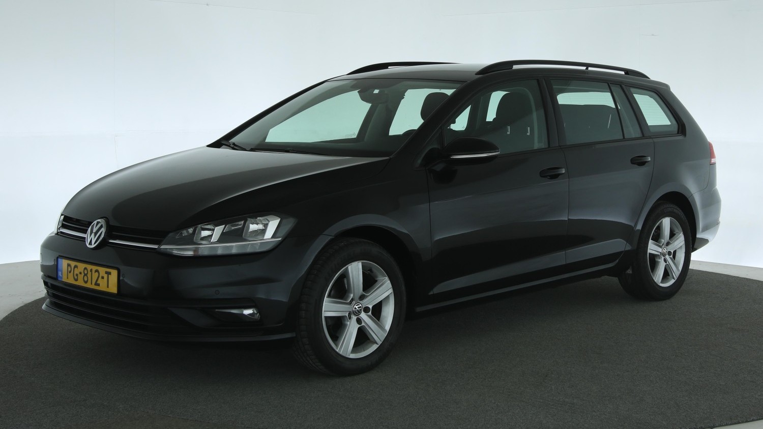 Volkswagen Golf Station 2017 PG-812-T 1