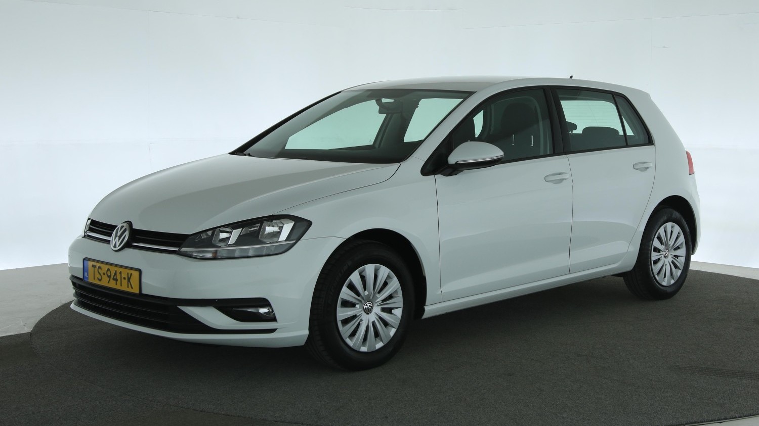 Volkswagen Golf Hatchback 2018 TS-941-K 1