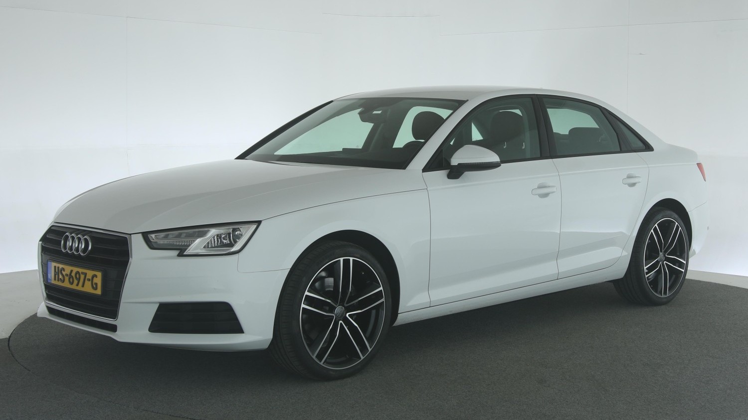 Audi A4 Sedan 2015 HS-697-G 1