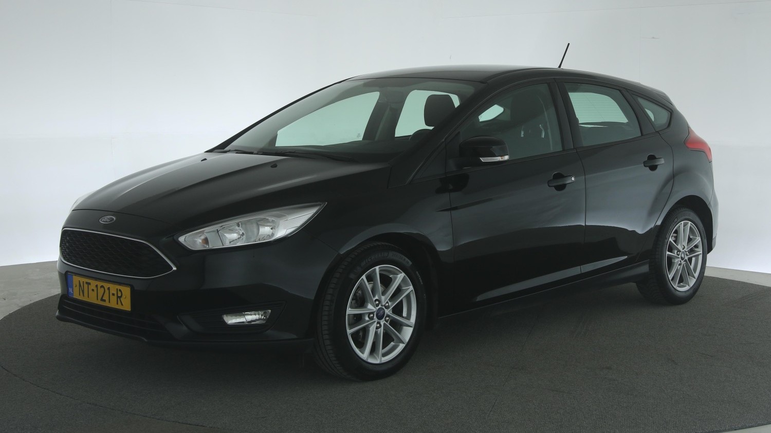 Ford Focus Hatchback 2017 NT-121-R 1