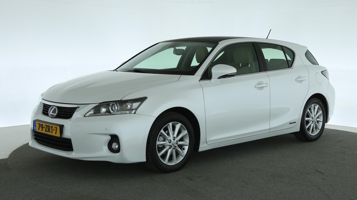 Lexus CT 200H Hatchback 2013 79-ZRT-7 1