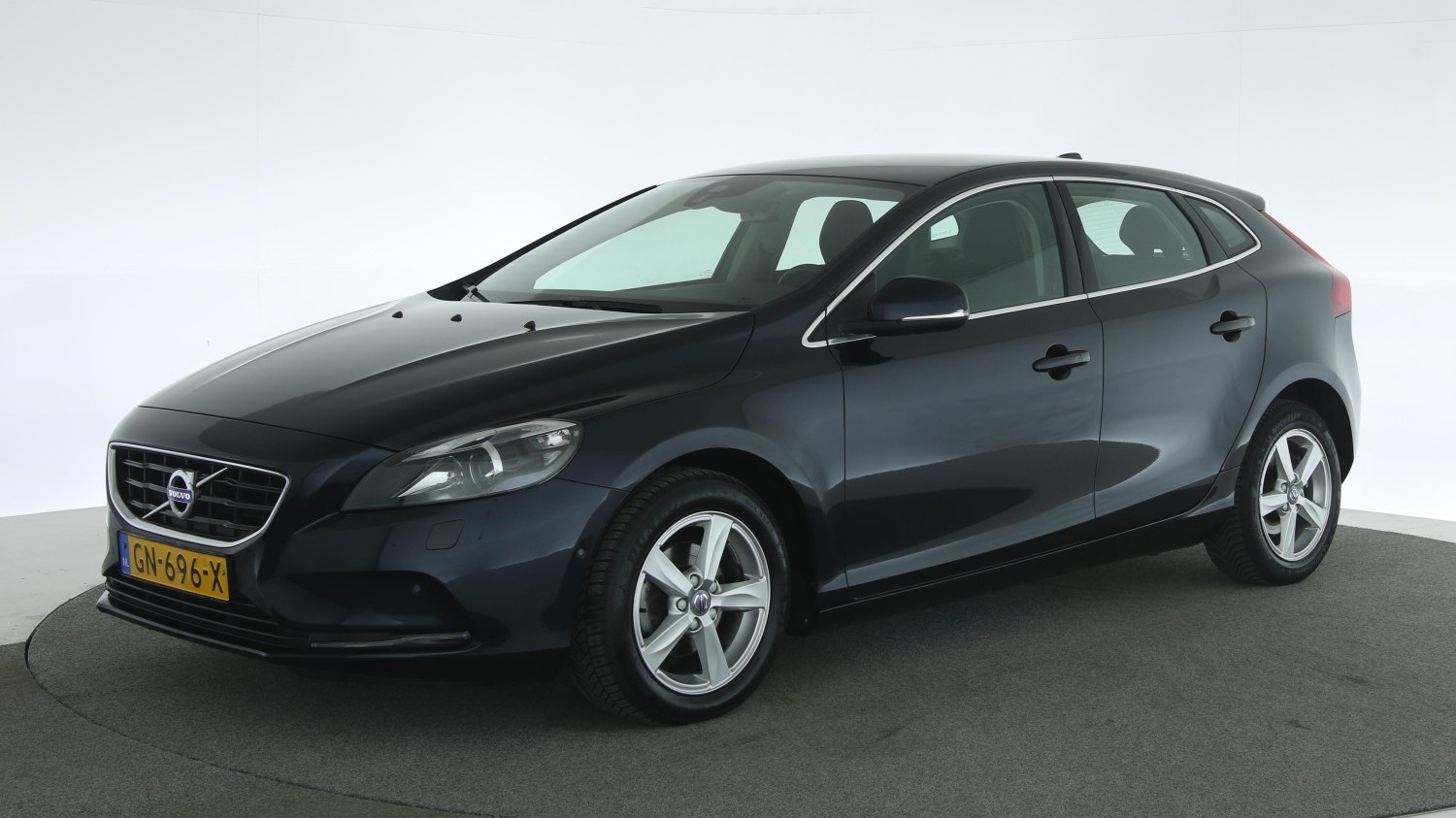 Volvo V40 Hatchback 2015 GN-696-X 1