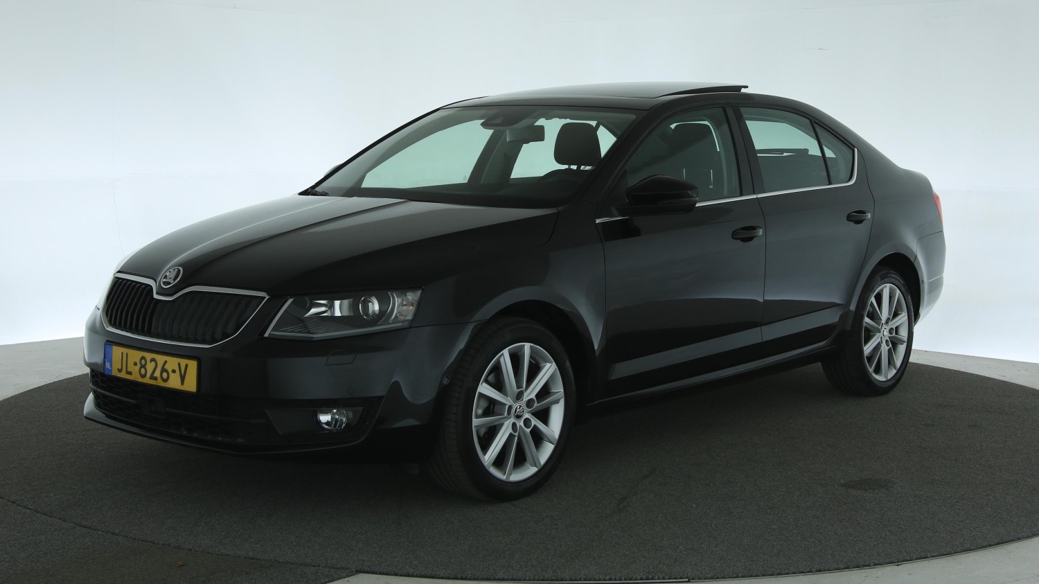 Skoda Octavia Hatchback 2016 JL-826-V 1