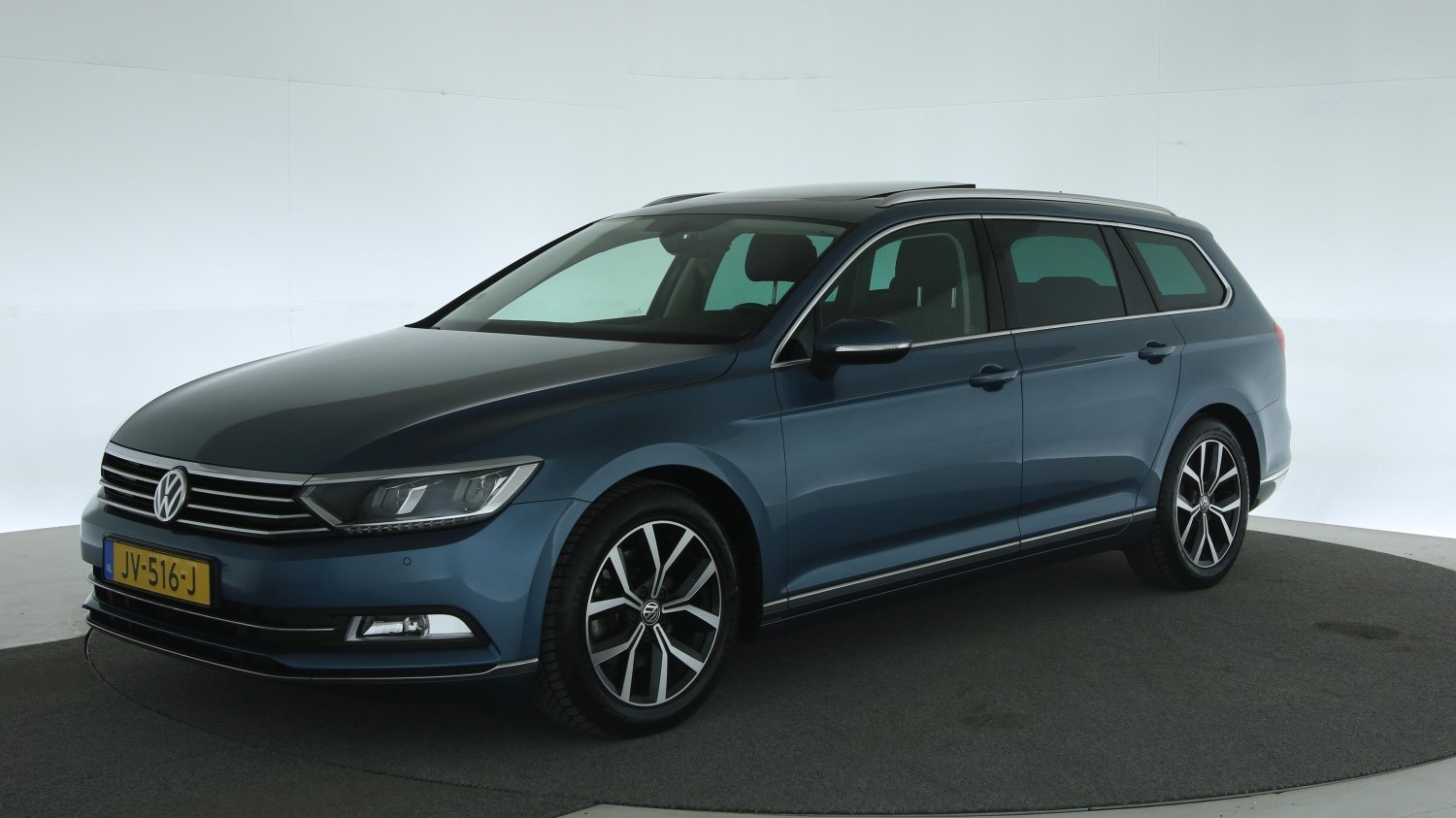 Volkswagen Passat Station 2016 JV-516-J 1