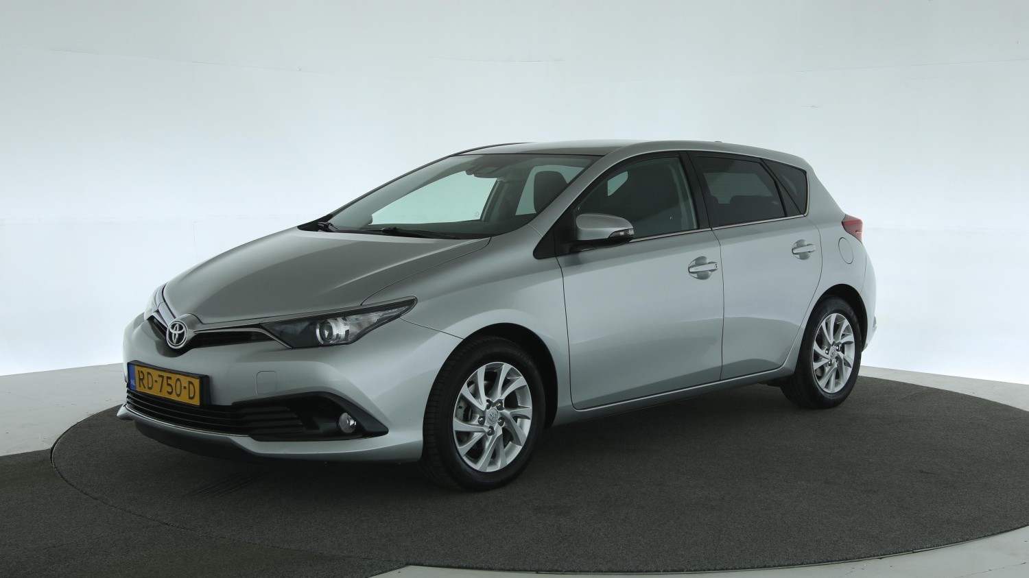 Toyota Auris Hatchback 2017 RD-750-D 1