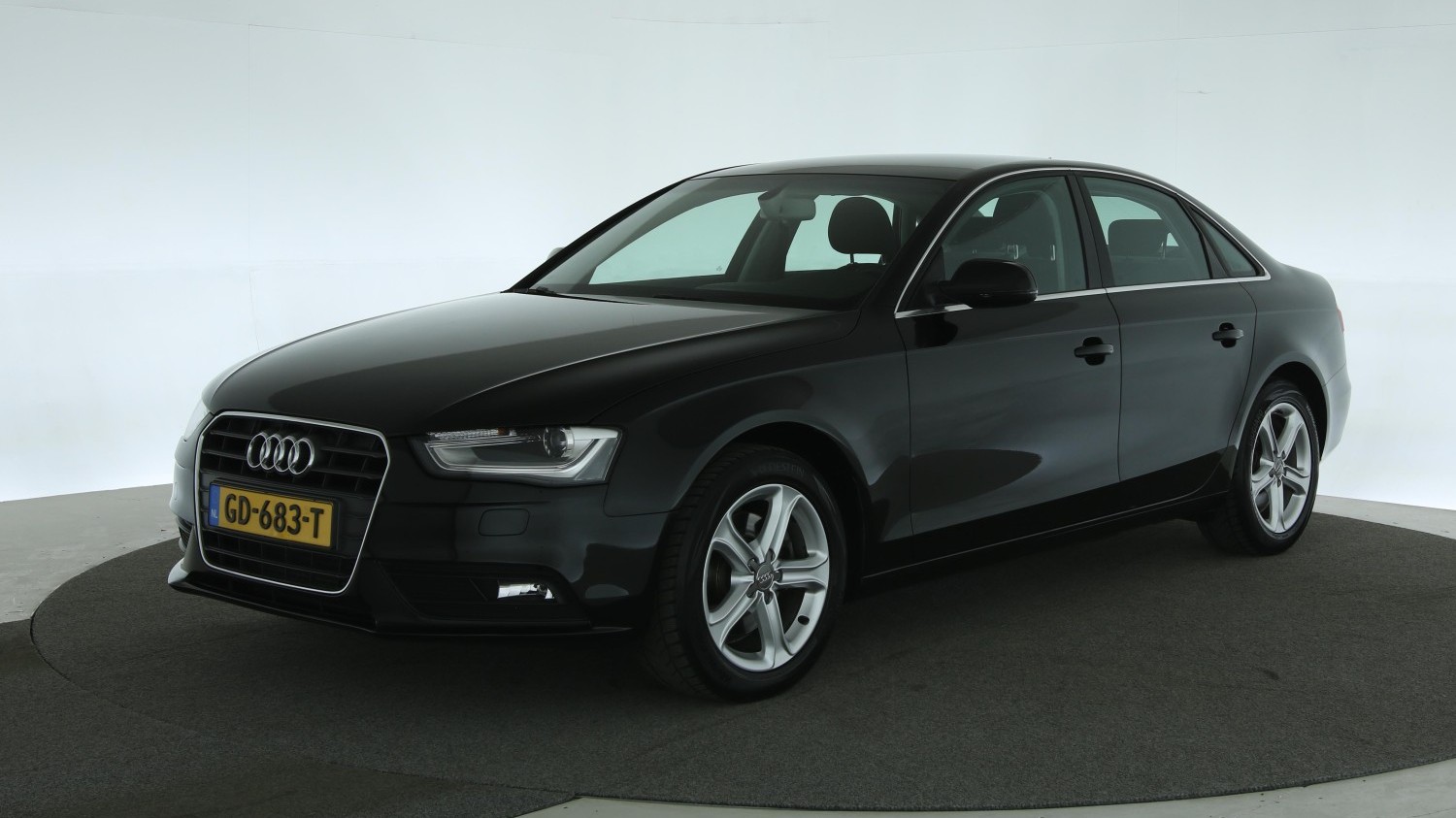 Audi A4 Sedan 2015 GD-683-T 1