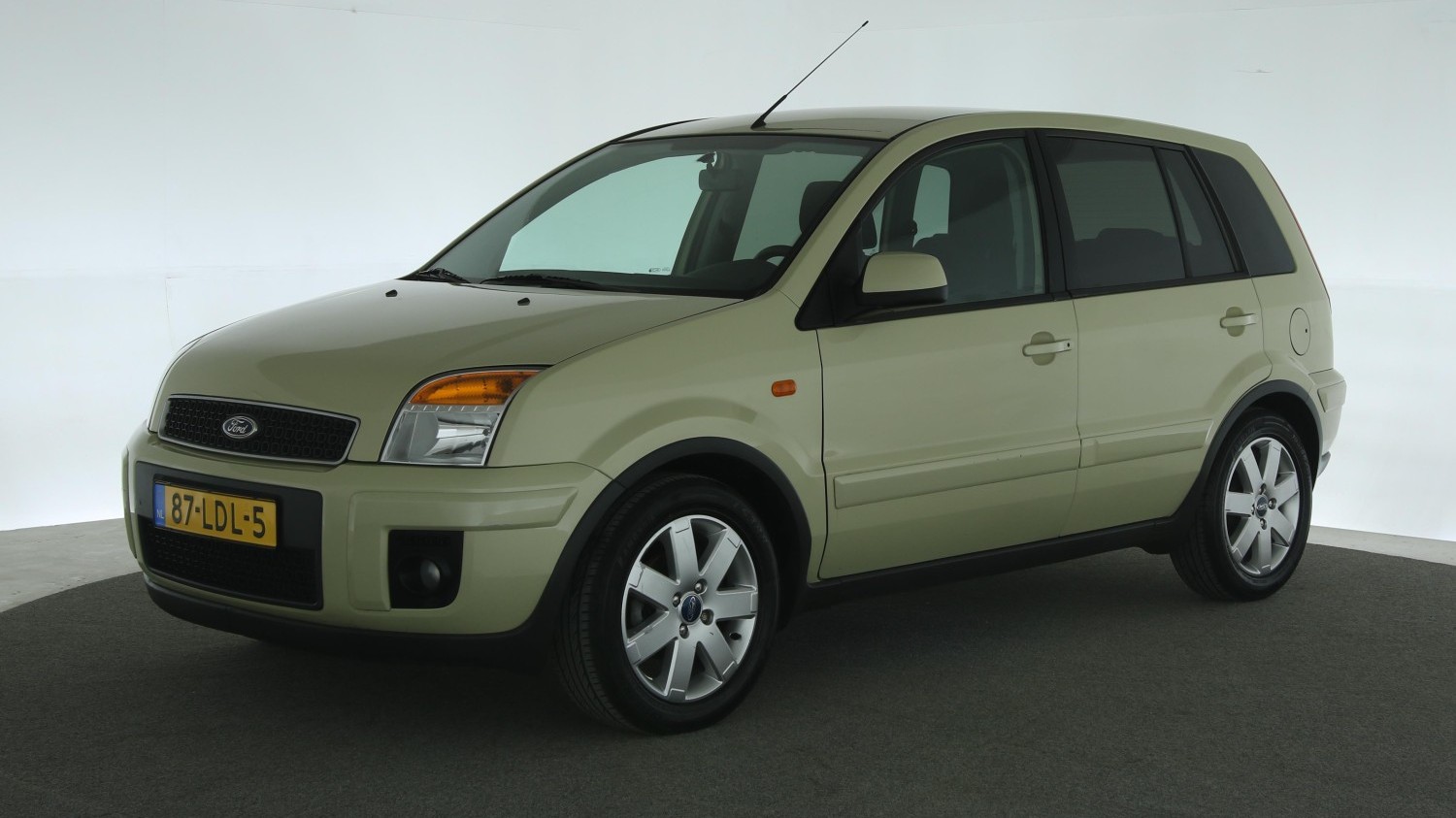 Ford Fusion Hatchback 2010 87-LDL-5 1