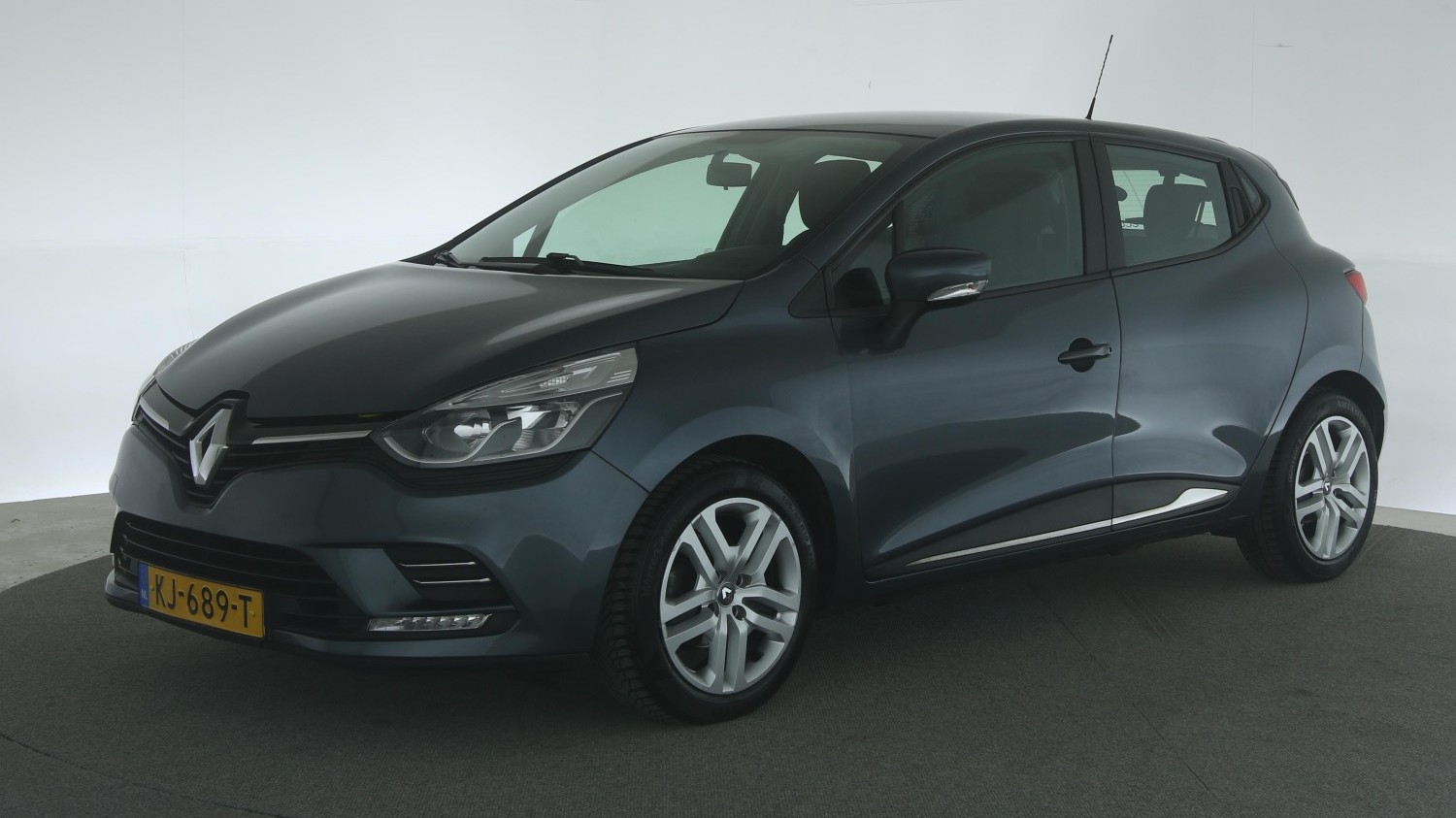 Renault Clio Hatchback 2016 KJ-689-T 1