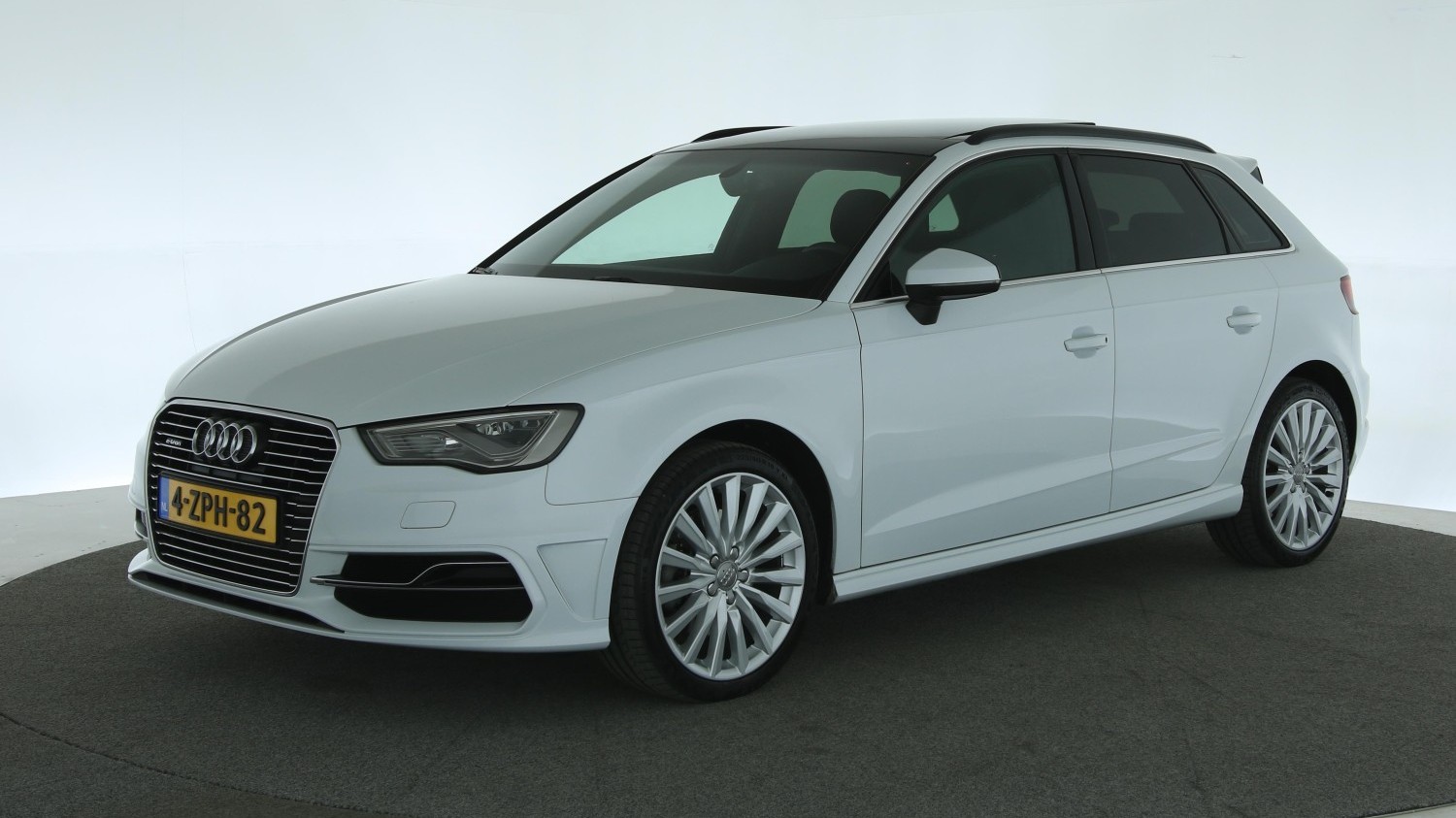 Audi A3 Hatchback 2015 4-ZPH-82 1