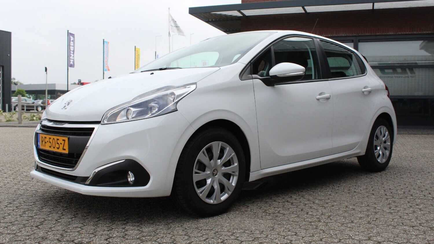 Peugeot 208 Hatchback 2017 RF-505-Z 1