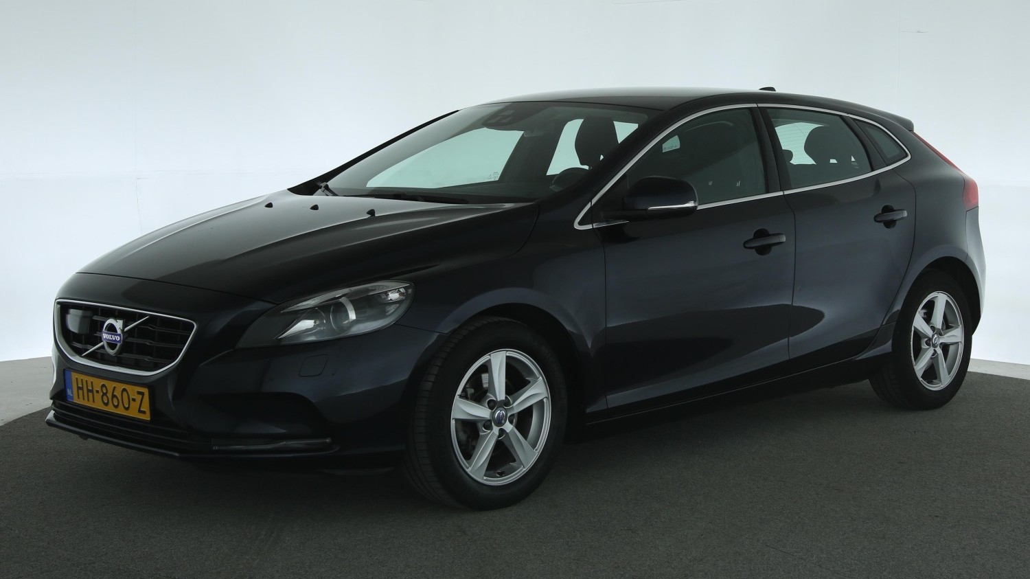 Volvo V40 Hatchback 2015 HH-860-Z 1