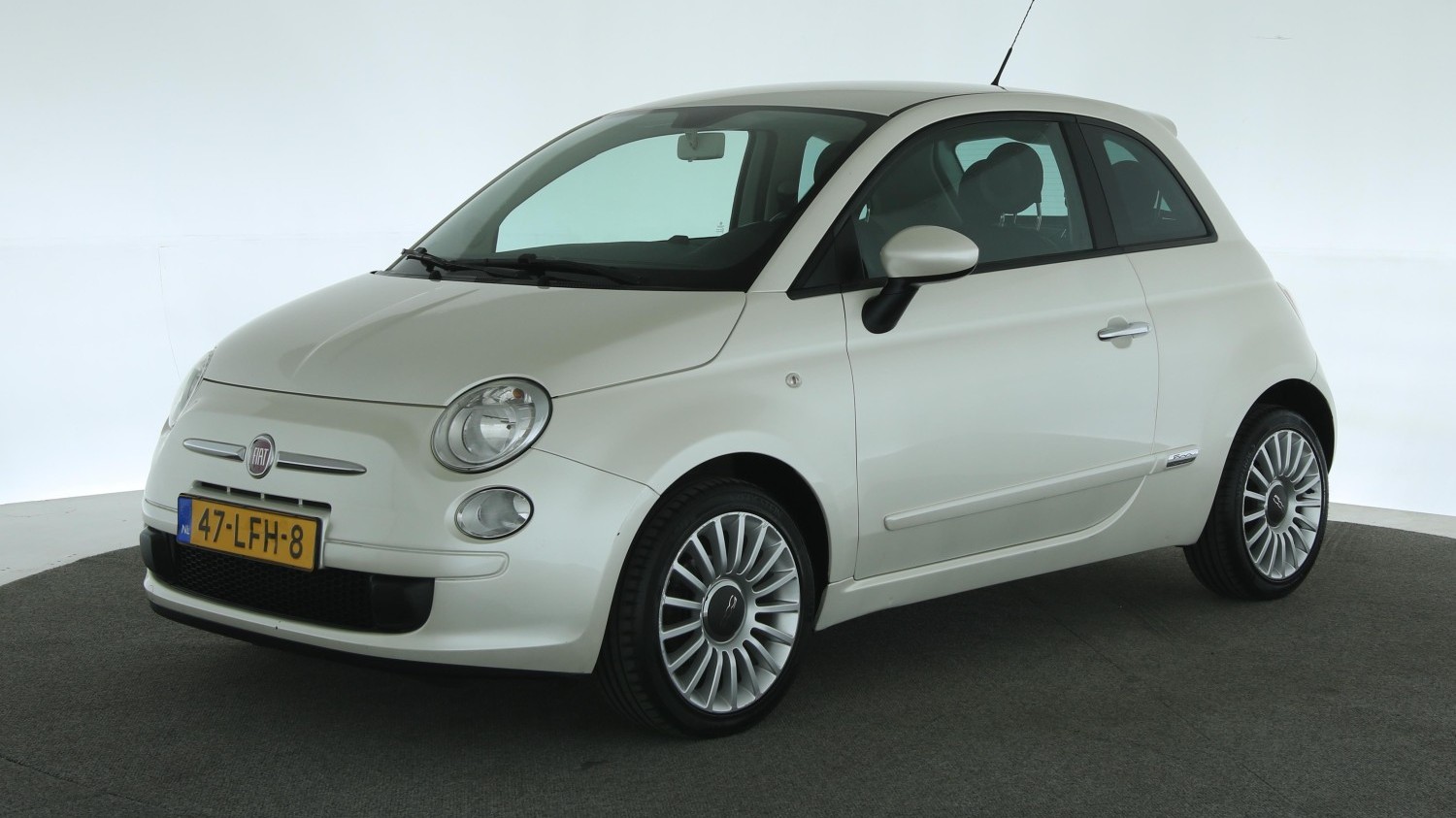Fiat 500 Hatchback 2010 47-LFH-8 1