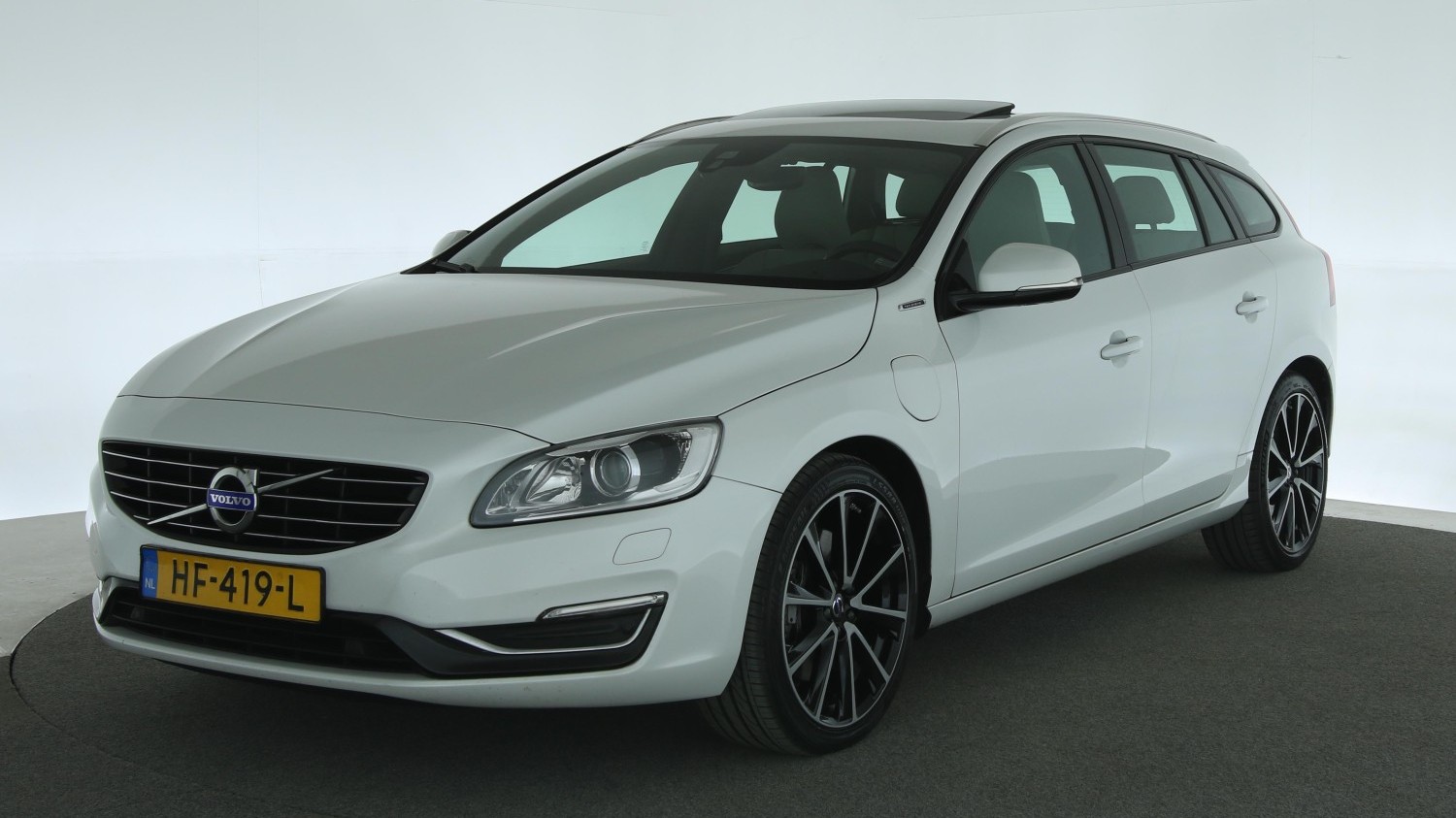 Volvo V60 Station 2015 HF-419-L 1