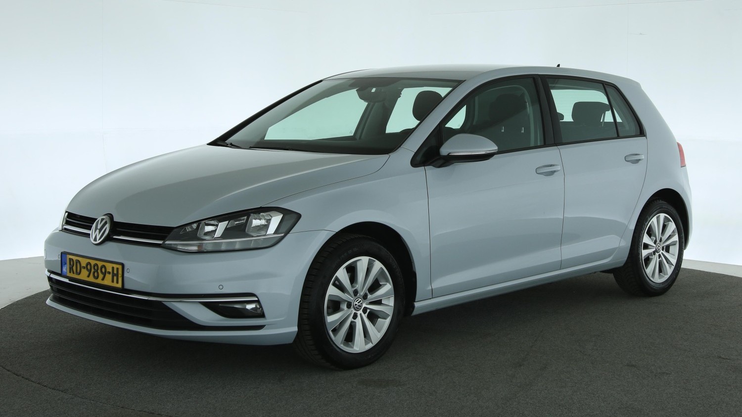 Volkswagen Golf Hatchback 2017 RD-989-H 1
