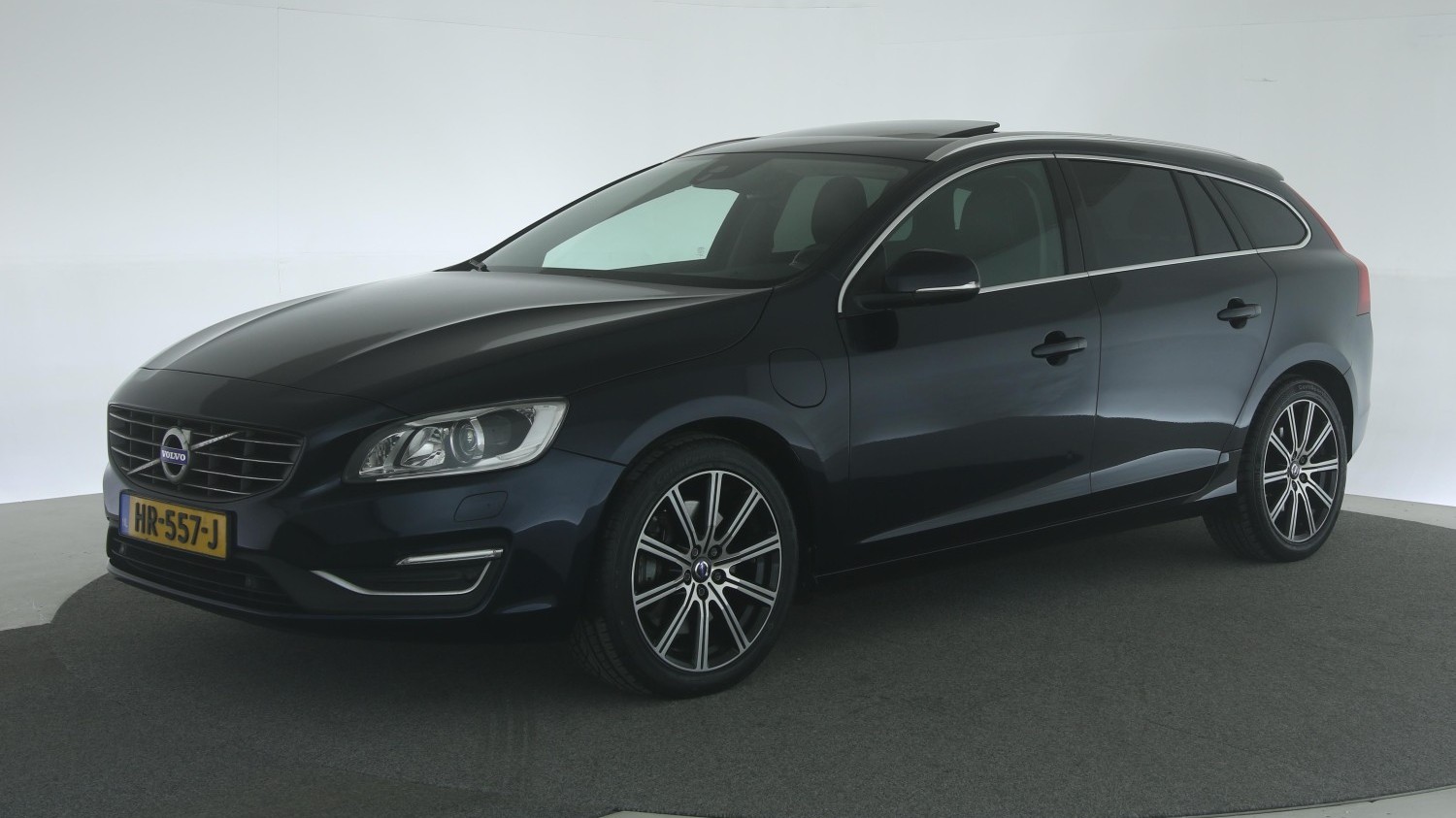 Volvo V60 Station 2015 HR-557-J 1