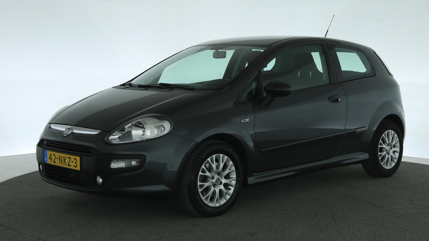 Fiat Punto Evo Hatchback 2010 42-NKZ-3 1