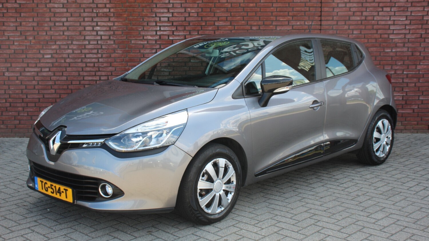 Renault Clio Hatchback 2013 TG-514-T 1
