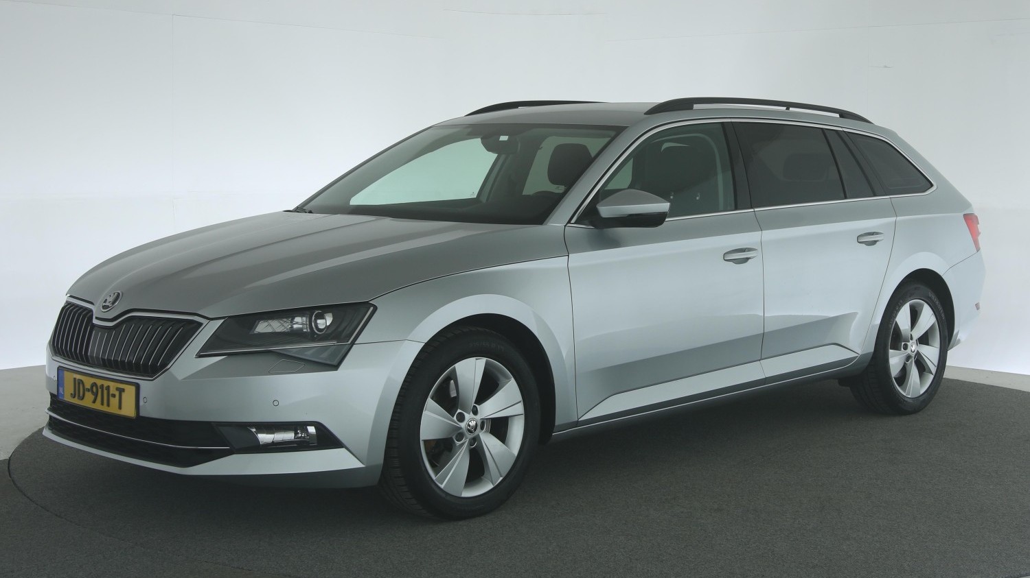 Skoda Superb Station 2016 JD-911-T 1