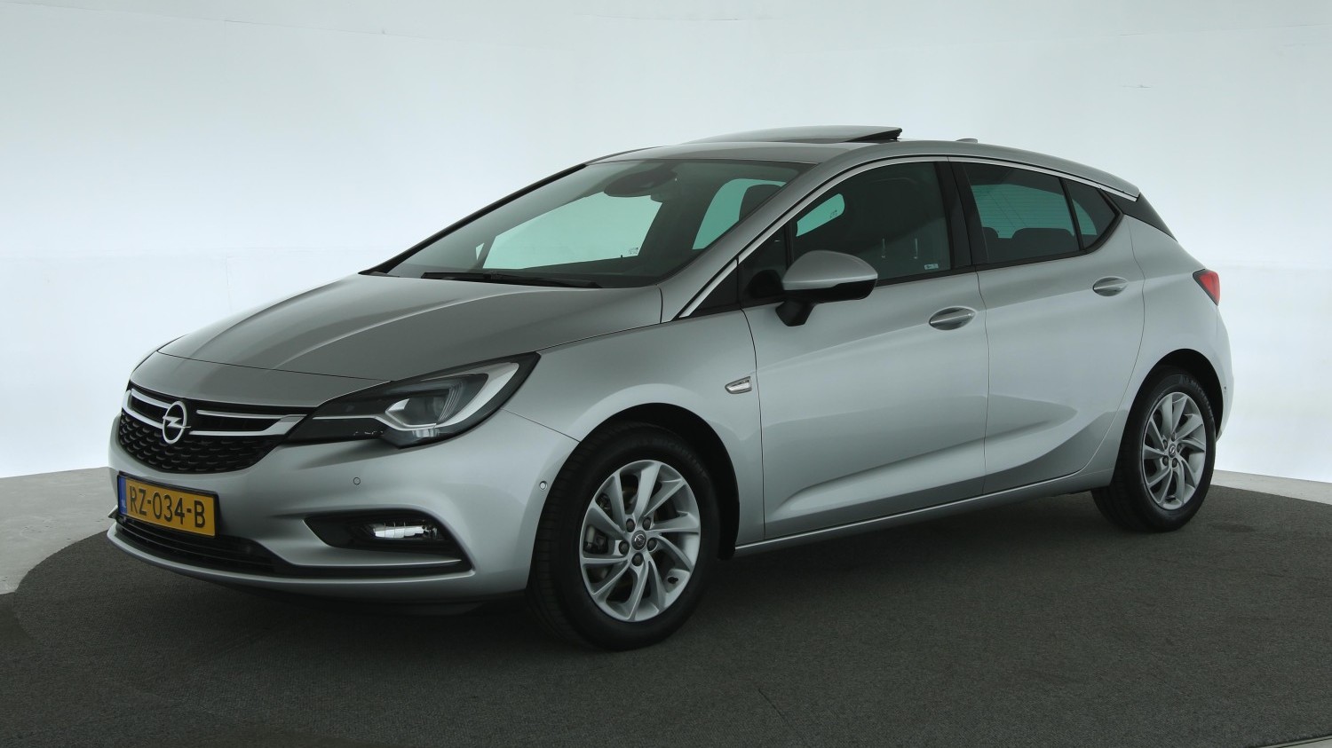 Opel Astra Hatchback 2018 RZ-034-B 1