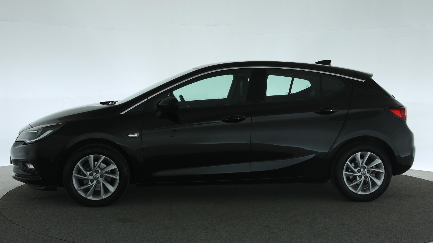Opel Astra Hatchback 2017 PL-966-Z 1