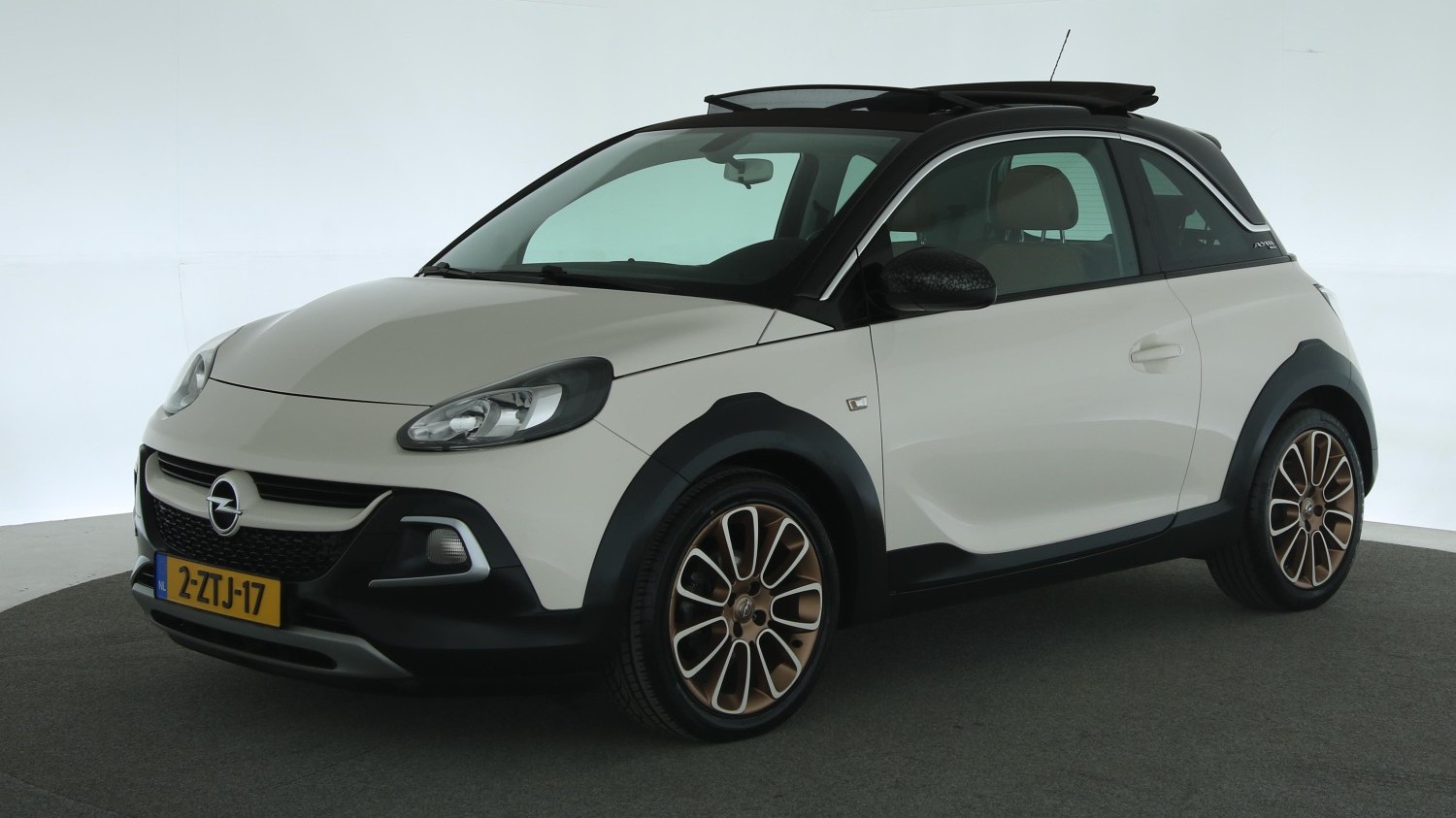 Opel Adam Hatchback 2015 2-ZTJ-17 1