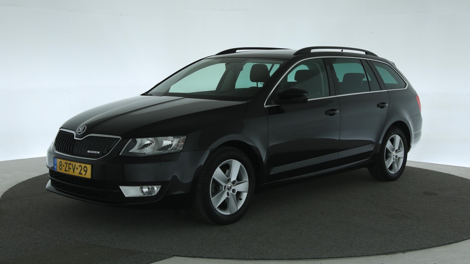 Skoda Octavia Station 2014 8-ZFV-29 1