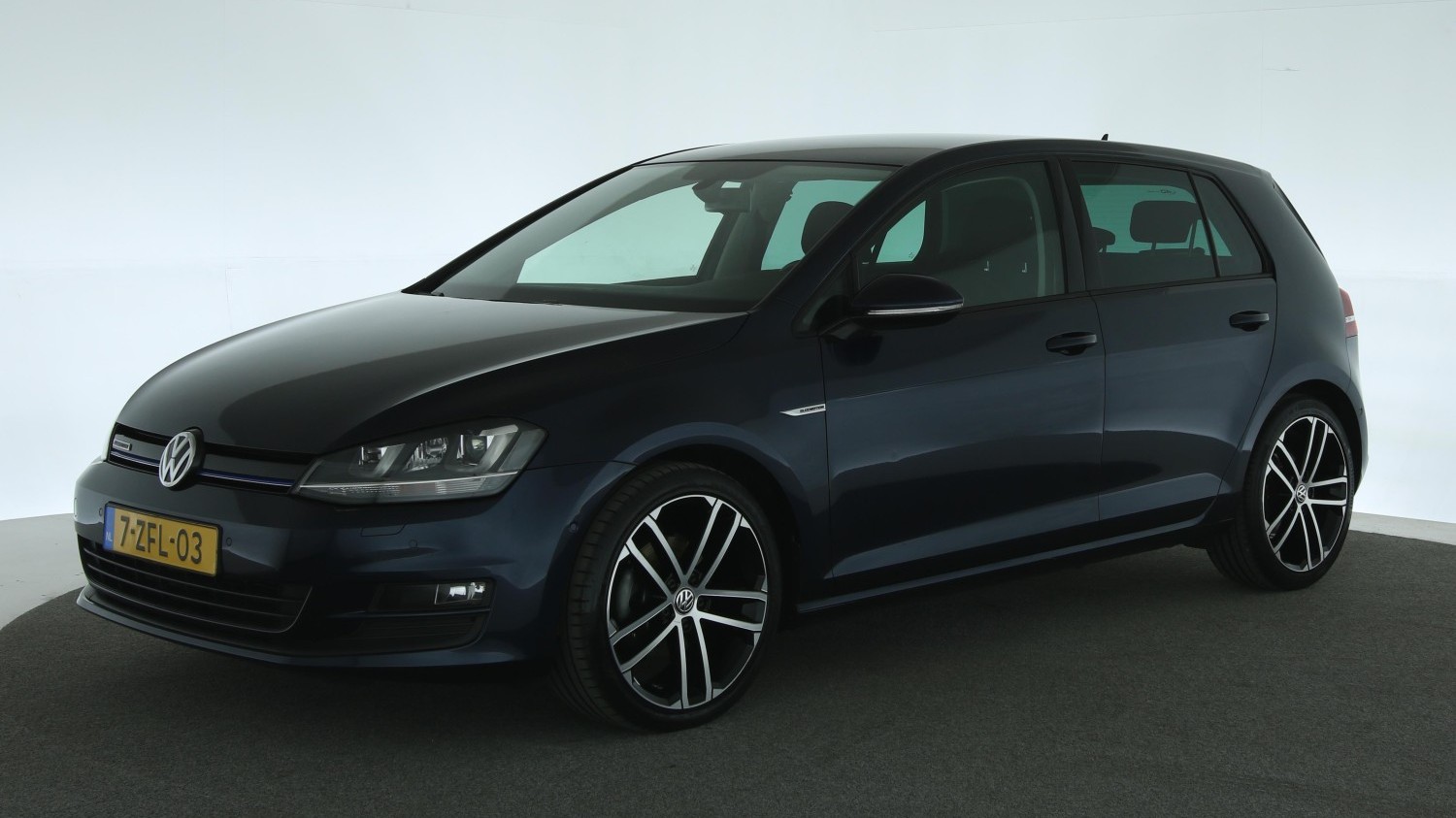 Volkswagen Golf Hatchback 2014 7-ZFL-03 1