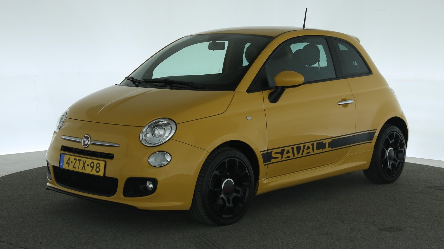 Fiat 500 Hatchback 2015 4-ZTX-98 1