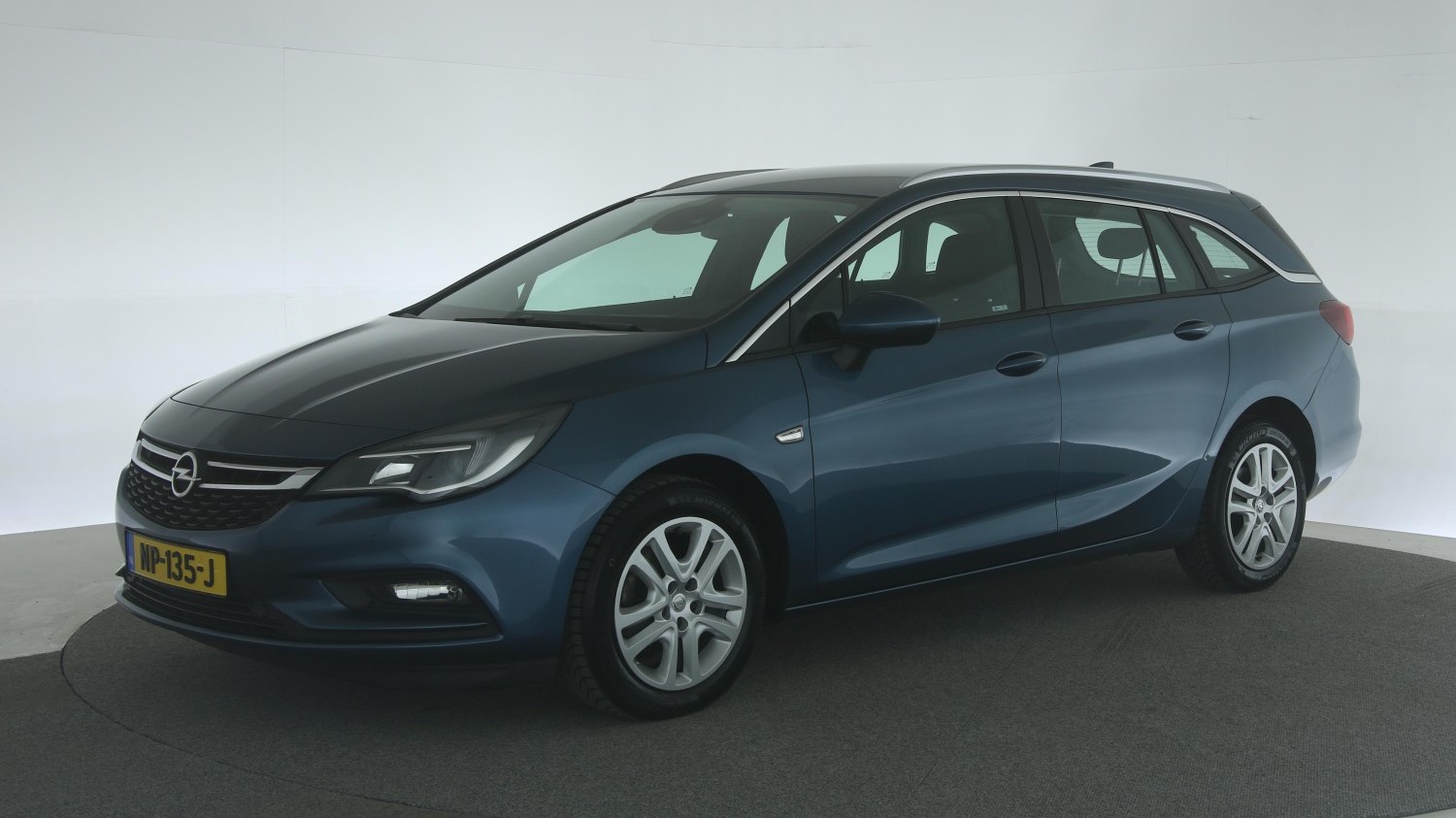 Opel Astra Station 2017 NP-135-J 1